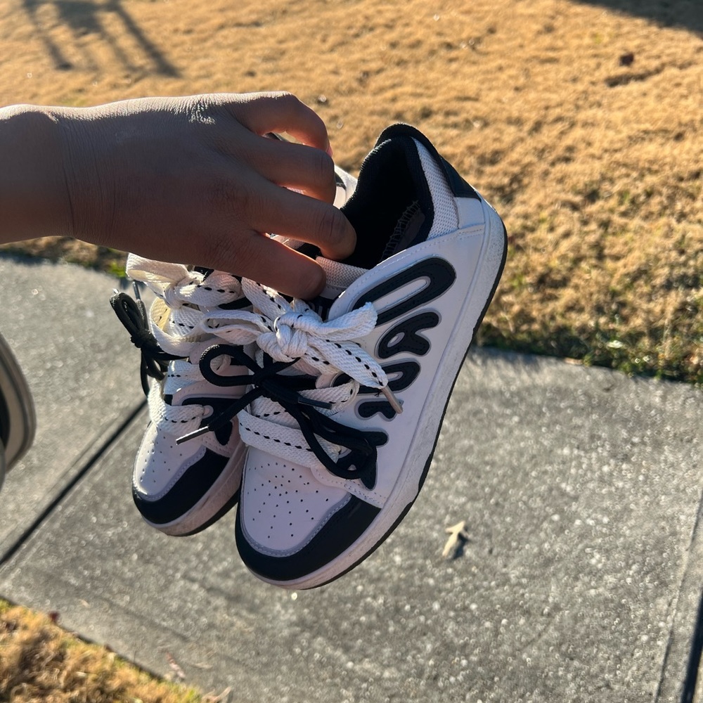 SIZE 4 1/2‼️‼️SHOES WILL BE THOROUGHLY CLEANED BEFORE SALE‼️‼️